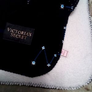 ~NWOT~ VS-Fleece Blanket